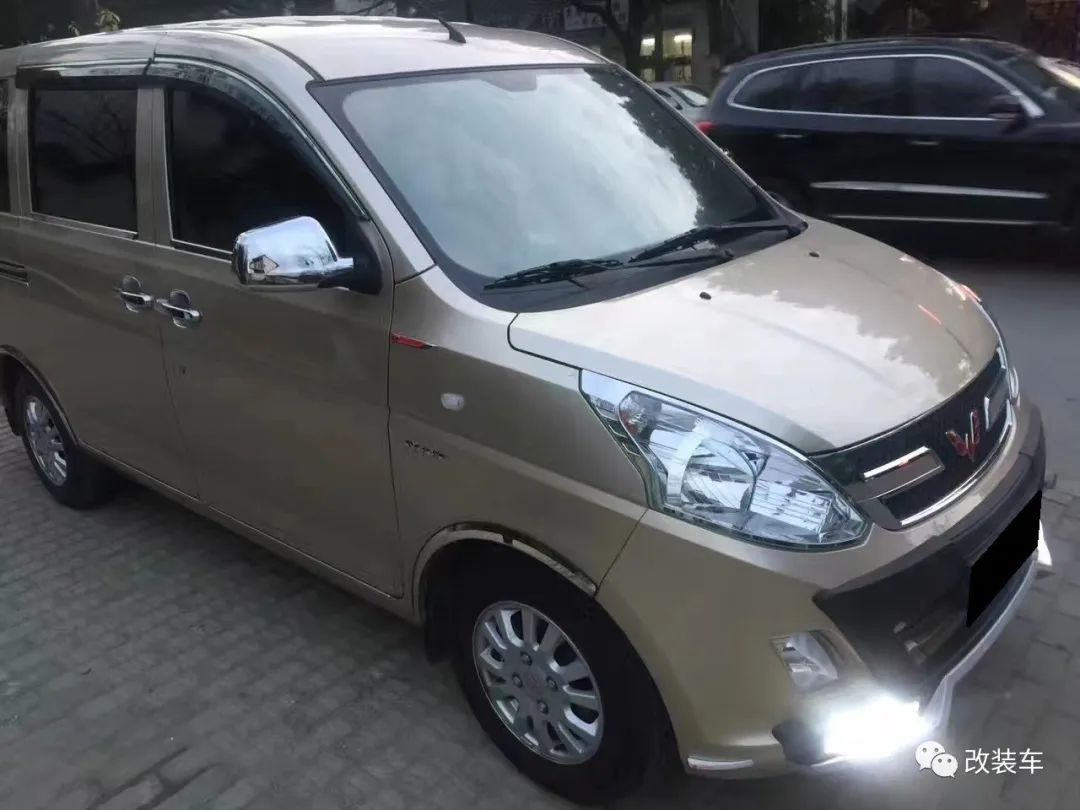 五菱荣光v七座变四座,五菱荣光v新款五座