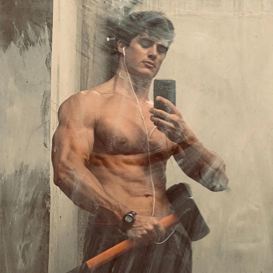 世界上最帅最强壮的肌肉男人,2021全球最帅男面孔第一名