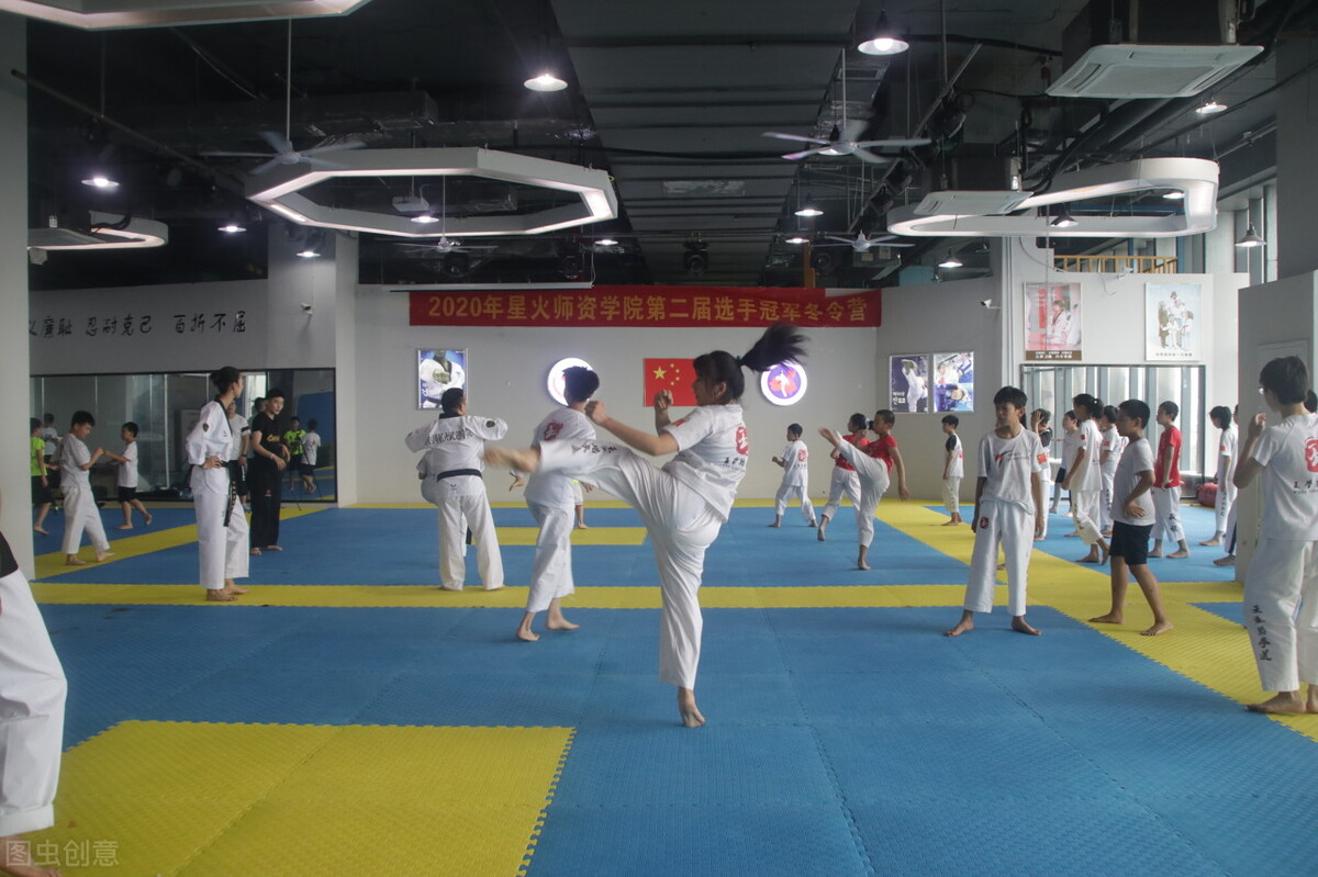 胖墩杀手,美艳娇妻从不惯着他,一根皮带勒着他肚子为他瘦身