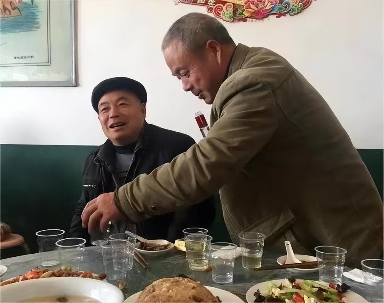 澡堂挂“酒后禁止洗浴”是何意？行家说出3个原由，让人醍醐灌顶