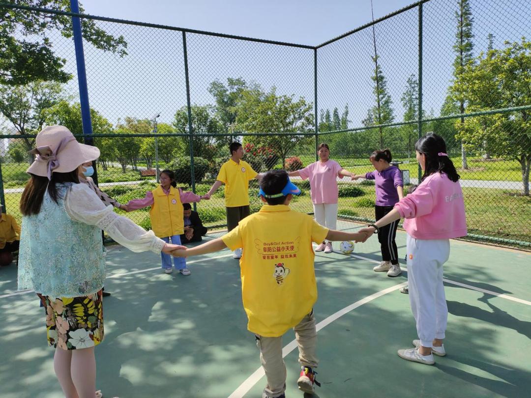 “足”梦向未来,追“球”快乐—素质公益小天使足球节开幕