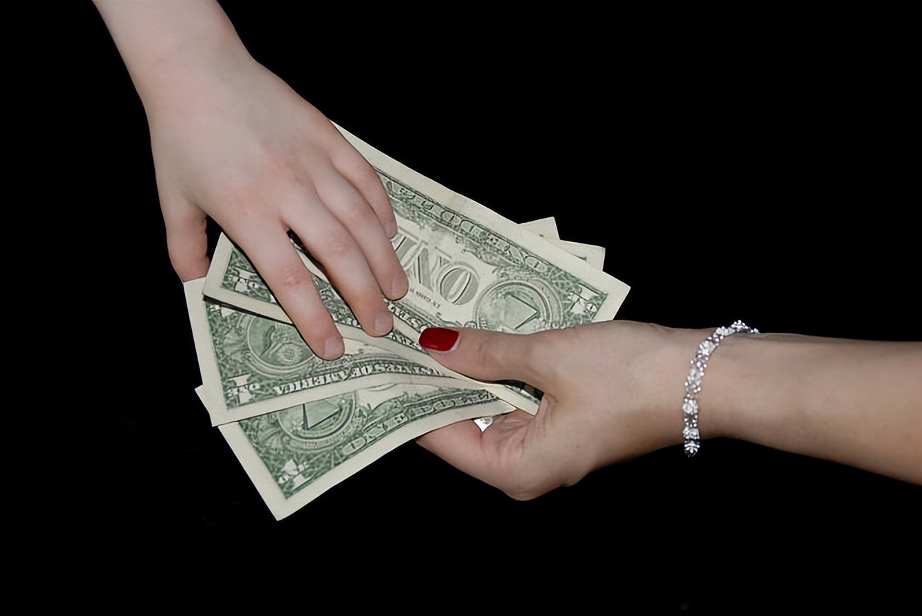 2万多的金手镯丢了心痛,金镯子丢了三千多