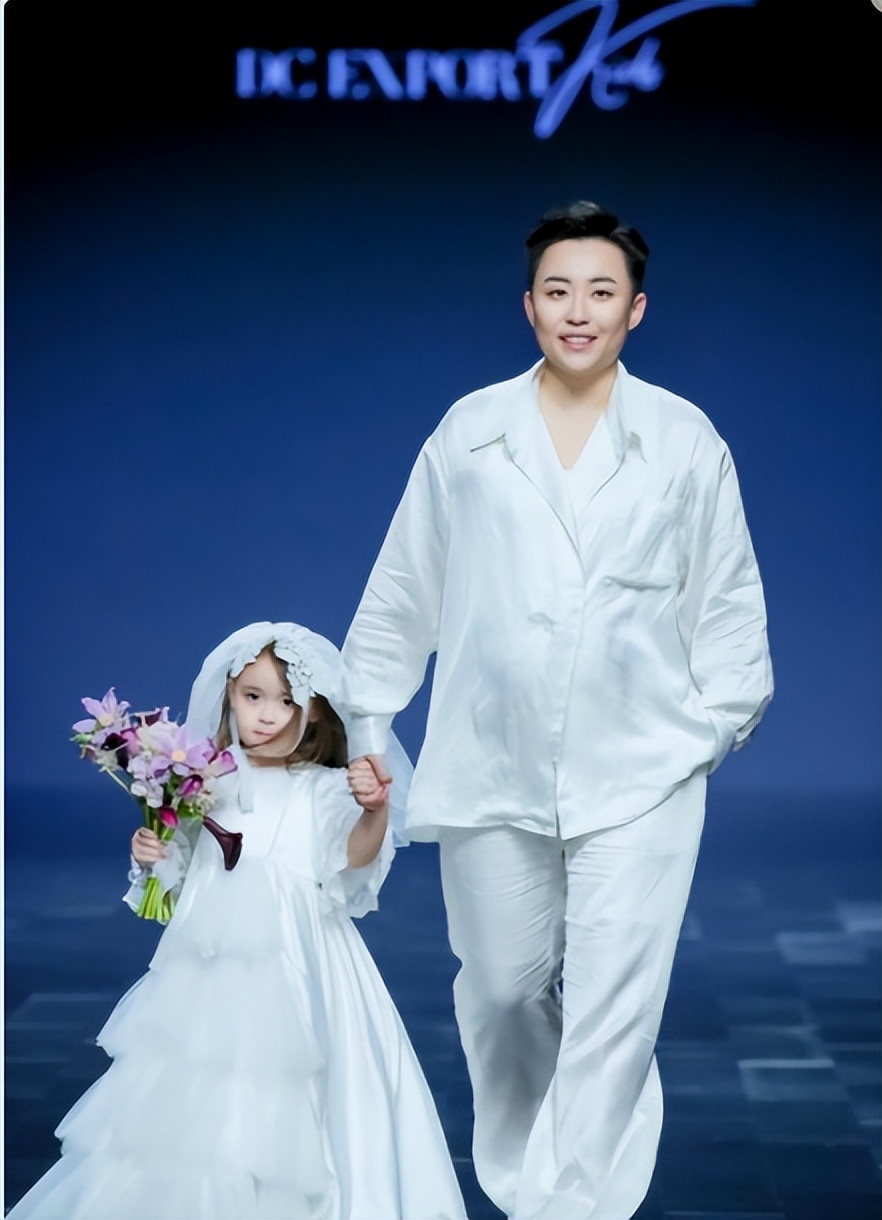 50万买精子生五国混血儿,29岁长春女子生下五国混血