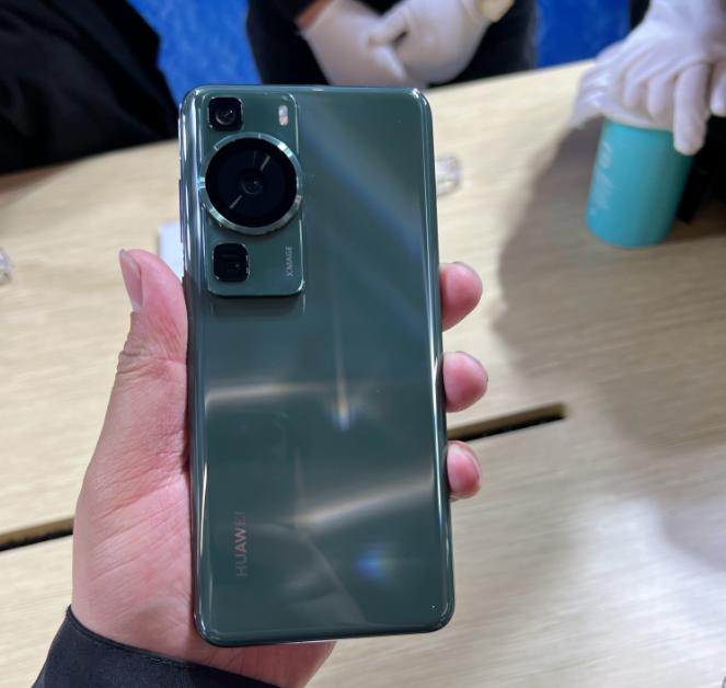 能和单反相机媲美的拍照手机,最好的拍照手机能和普通单反比吗