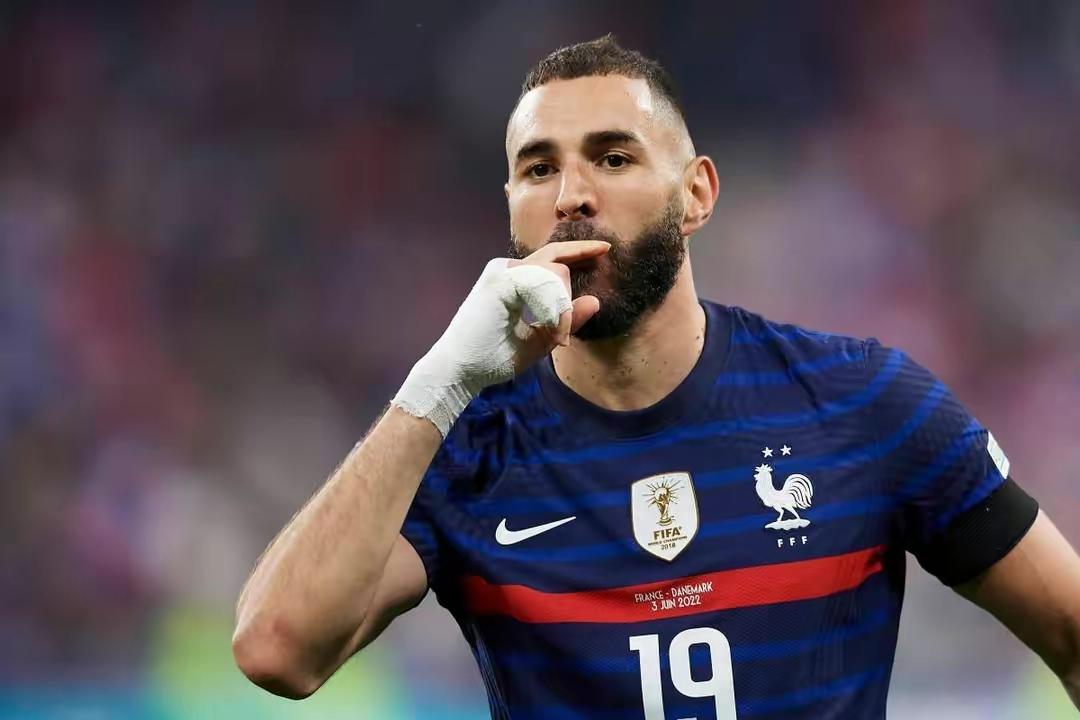 世界杯：法国输球之后抓内鬼？白人球员分功劳，黑人球员遭辱骂