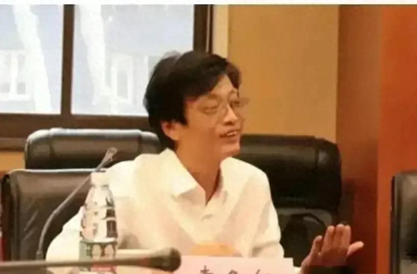 更多爆料：发女子未打码*处私**照的袁久红，是大变态，还是老流氓