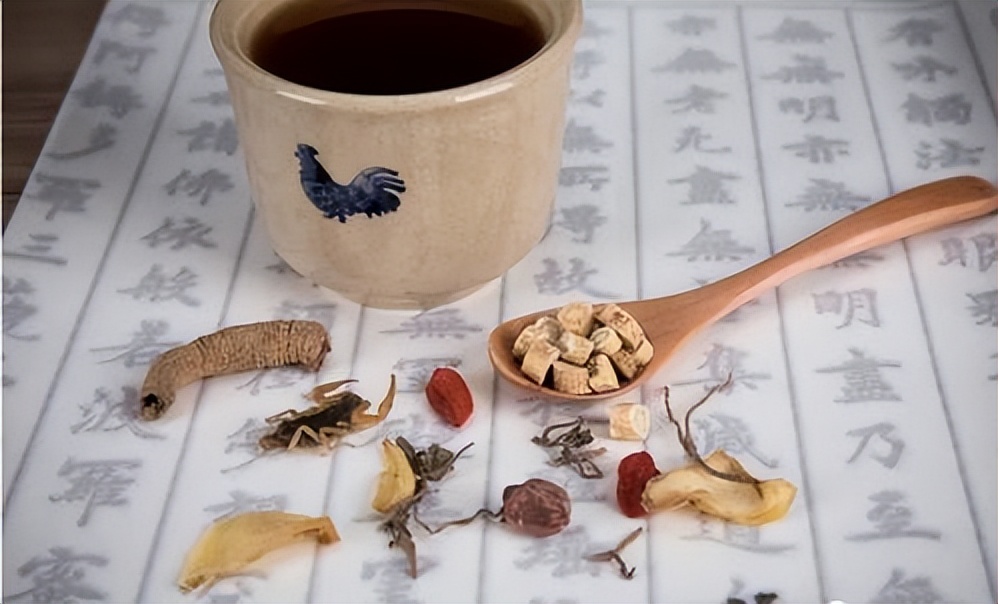 腰椎间盘突出症是怎么进行中药治疗的？