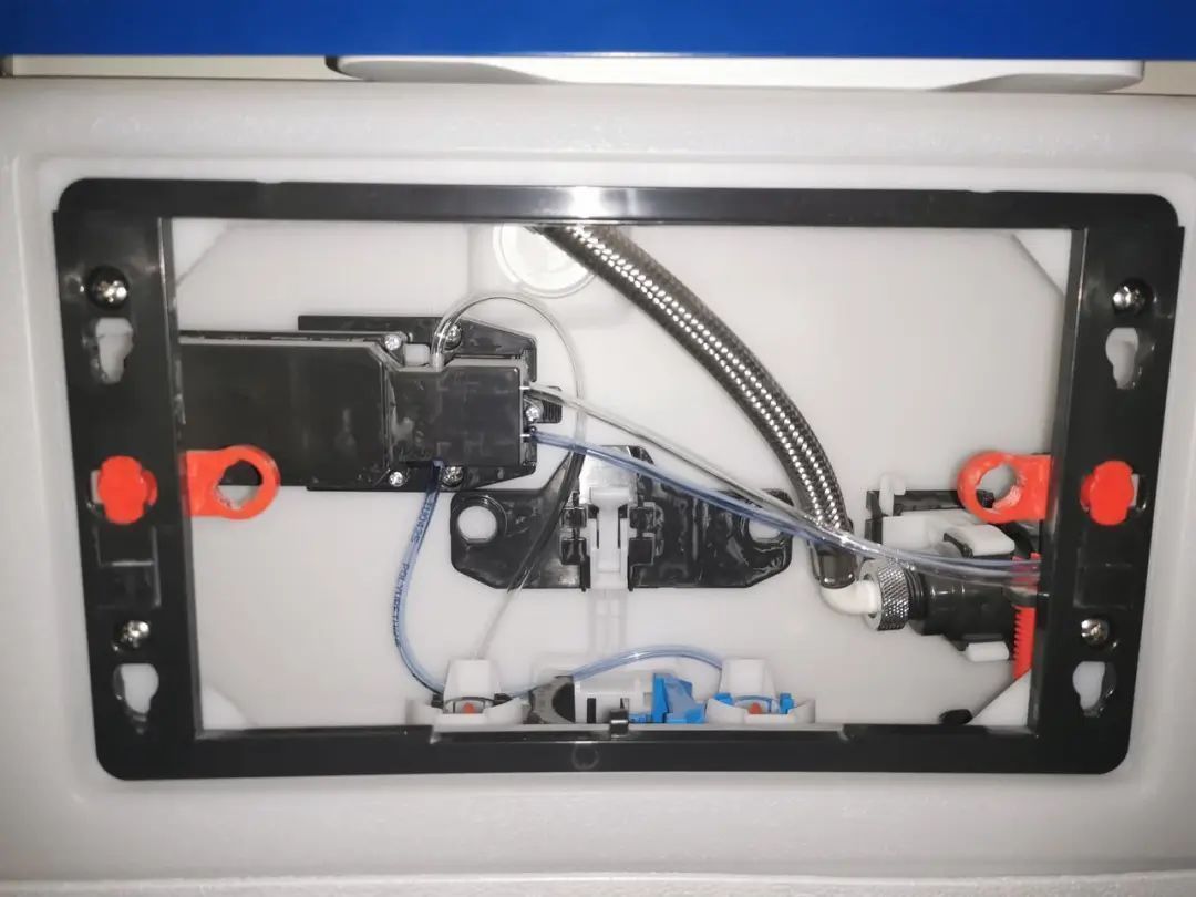 壁挂马桶可以装在空心砖上么,要多厚的墙才可以装壁挂马桶