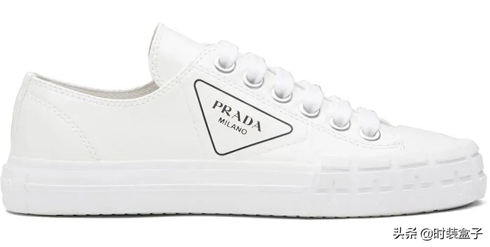 小白鞋是这几年的必备时尚单品,小白鞋时尚鞋