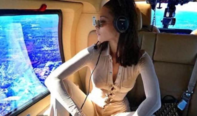 为什么外国坐地铁要靠墙,国外女生坐地铁