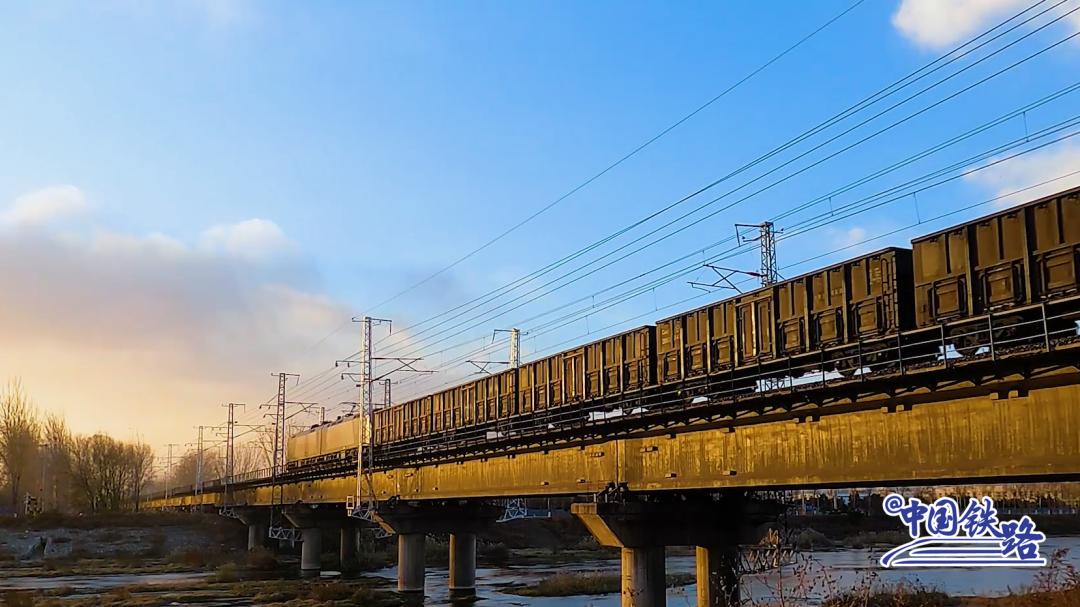 铁路部门何时开售2023年春运票,2022春运首日火车票今起开售