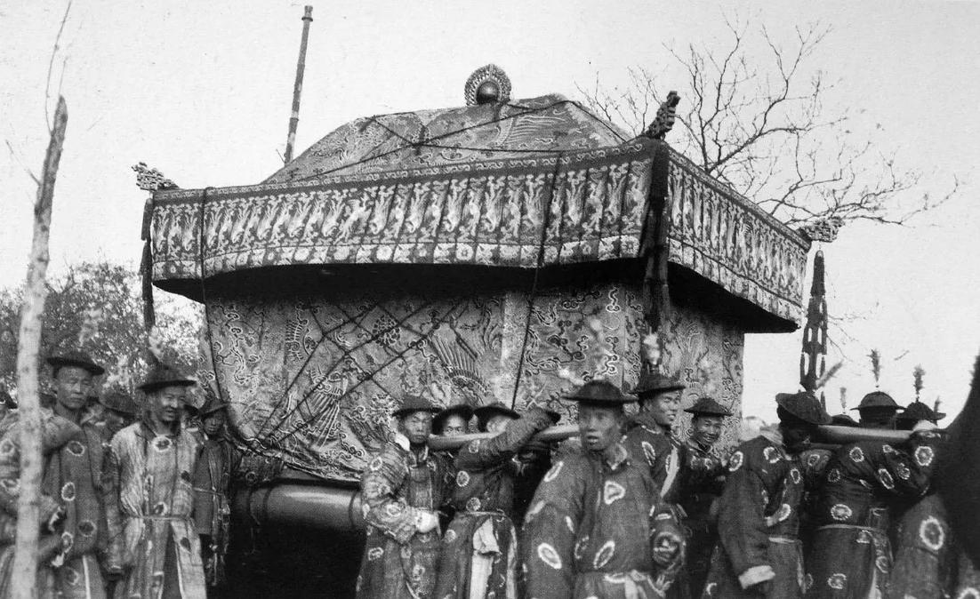 慈禧死后尸体为何不腐,慈禧遗体被扔棺外40天