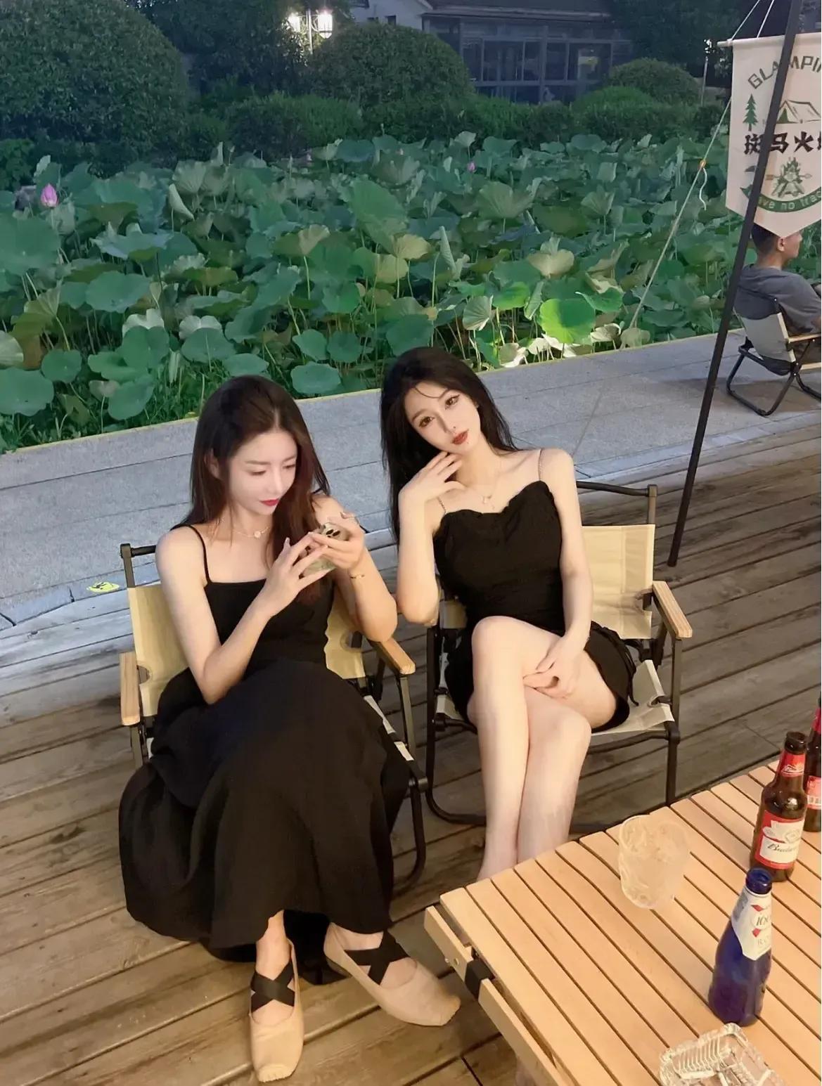 黑色衣服让女人高贵,黑色衣服气质女人