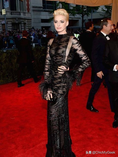 安妮·海瑟薇红毯 (安妮海瑟薇戛纳红毯生图)