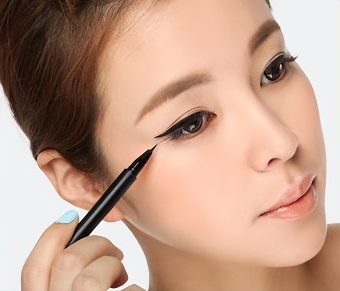 眼线怎样画才好看图解,肿眼泡怎么画眼线好看