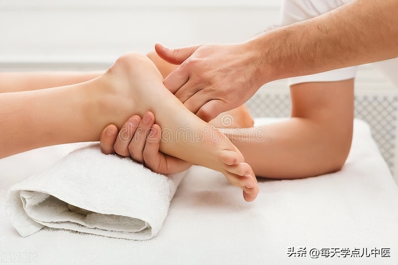 疼痛是倪海厦没有提到的一条中医健康标准，十四经拍打有奇效