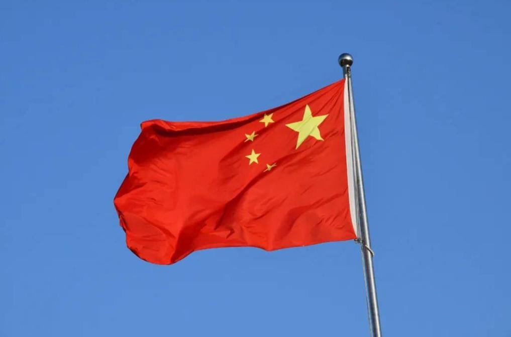 6月3日消息：美军机抵近山东舰，歼16没给歼15机会，与美机拼*刀刺**