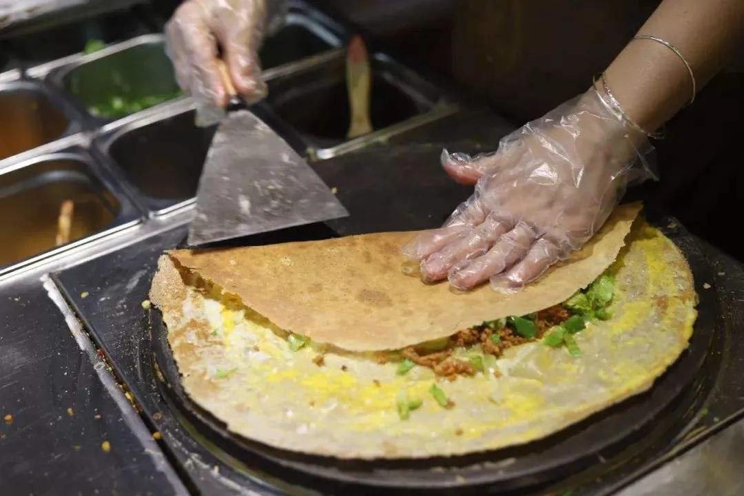 在西安摆个小吃摊需要多少资金,在北京摆小吃摊能赚多少钱