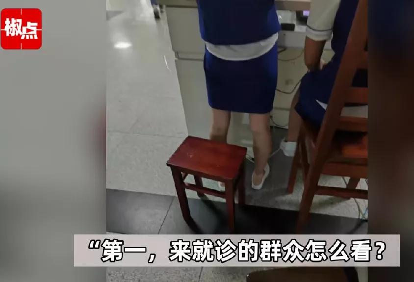 护士穿着工作服不用排队打疫苗,护士穿白大褂吗