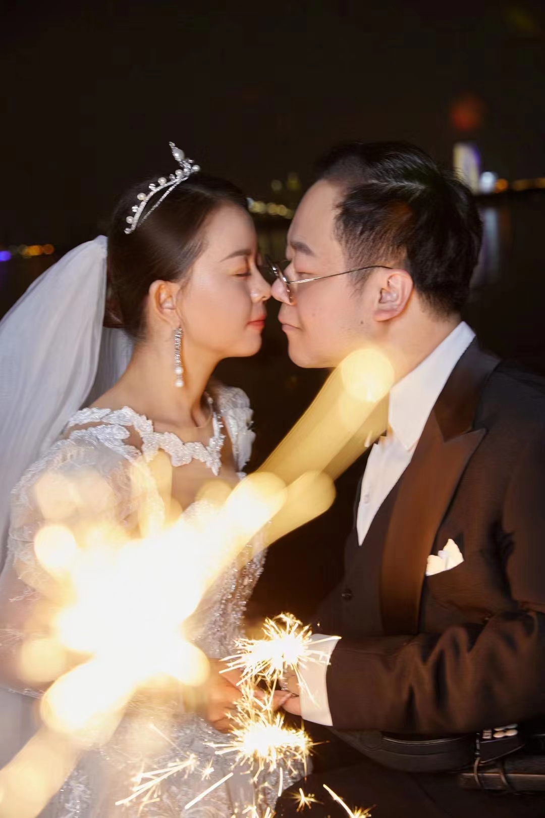 没有比这更完美的结局！脑瘫博士结婚了！