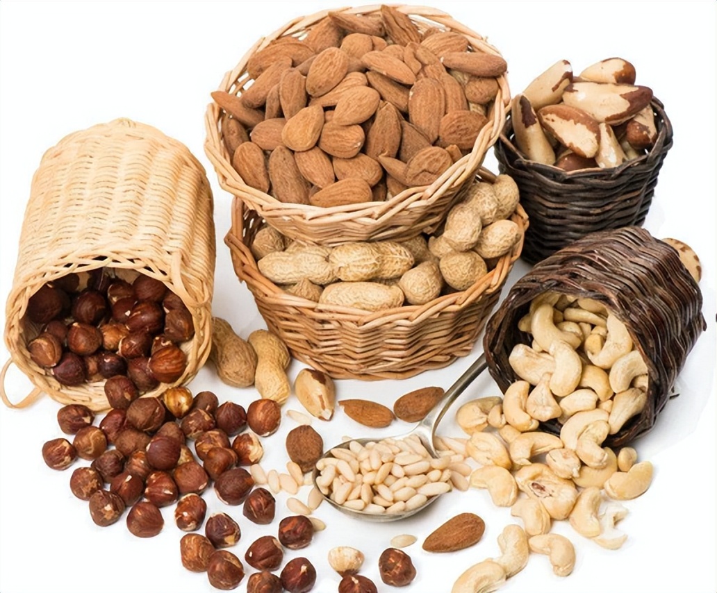 专家建议不缺钱的老年人，多吃这六样食物，腿脚有劲营养健康。