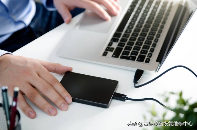 移动硬盘存储数据可以永久保存吗,移动硬盘储存数据能保存多少年