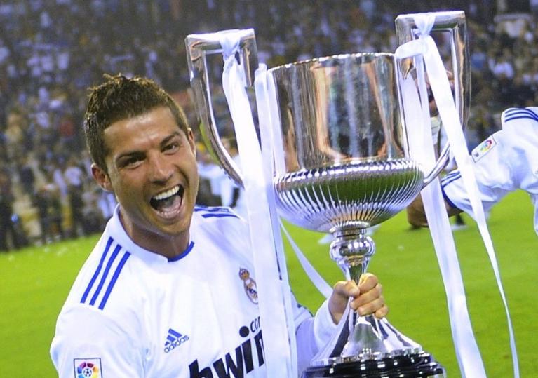 全球收入最高运动员詹姆斯,詹姆斯荣登全球运动员收入榜榜首