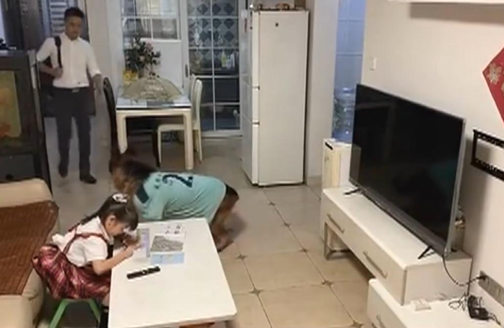 监控下小孩不可思议的瞬间,监控孩子的一举一动