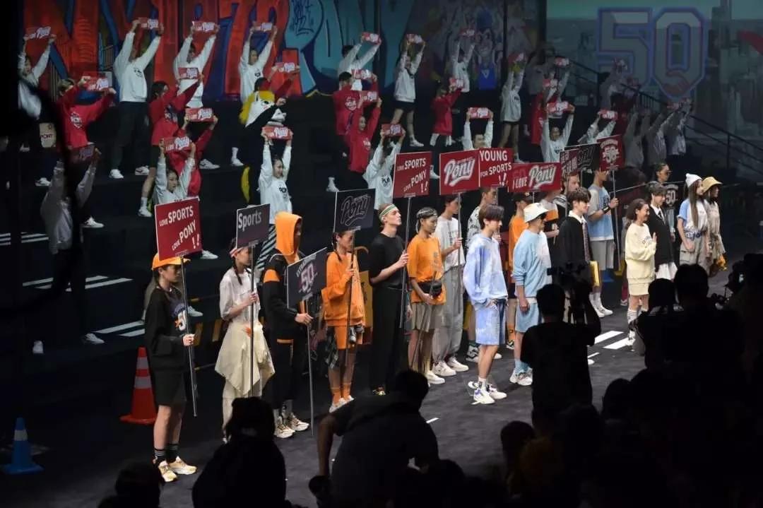 服装搭配师和服装陈列师怎么样,做服装陈列师的基本知识