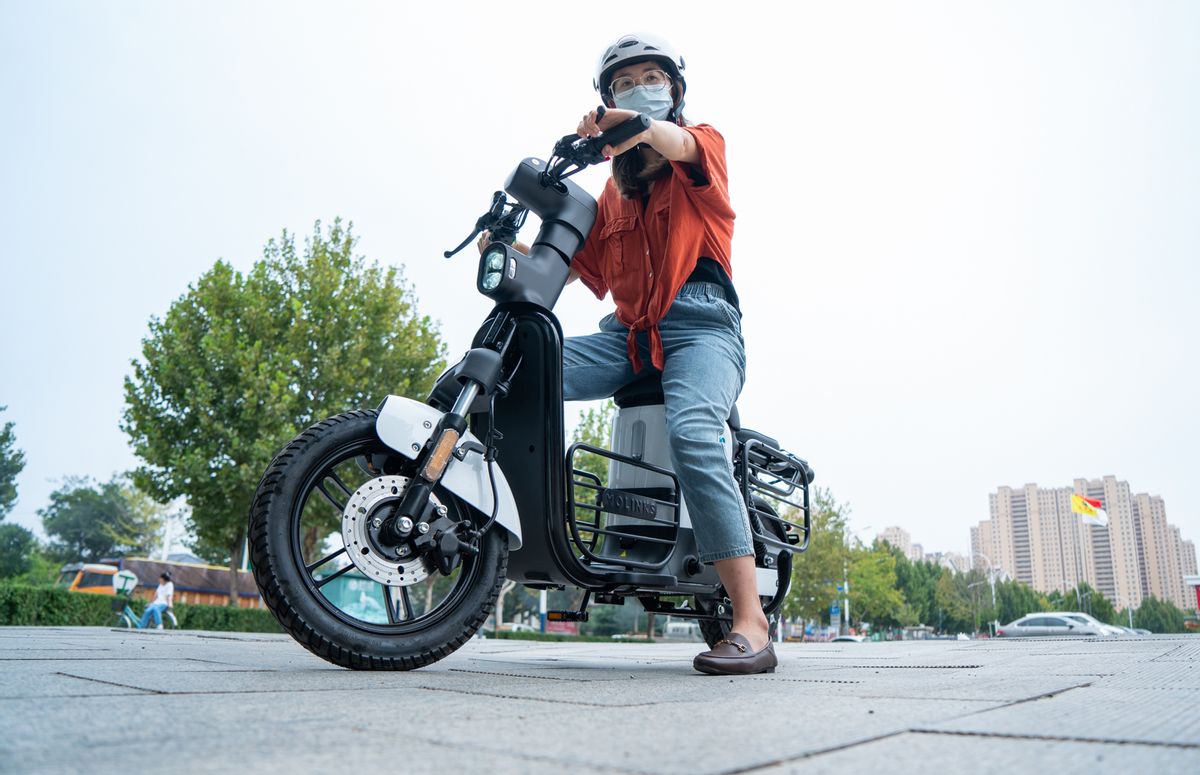 摩灵moi电动车银色,摩灵moi电动车视频