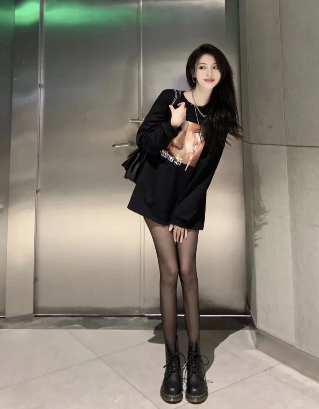 卫衣搭配什么外套裤子更好看呢,卫衣搭配什么衣服好看又实用