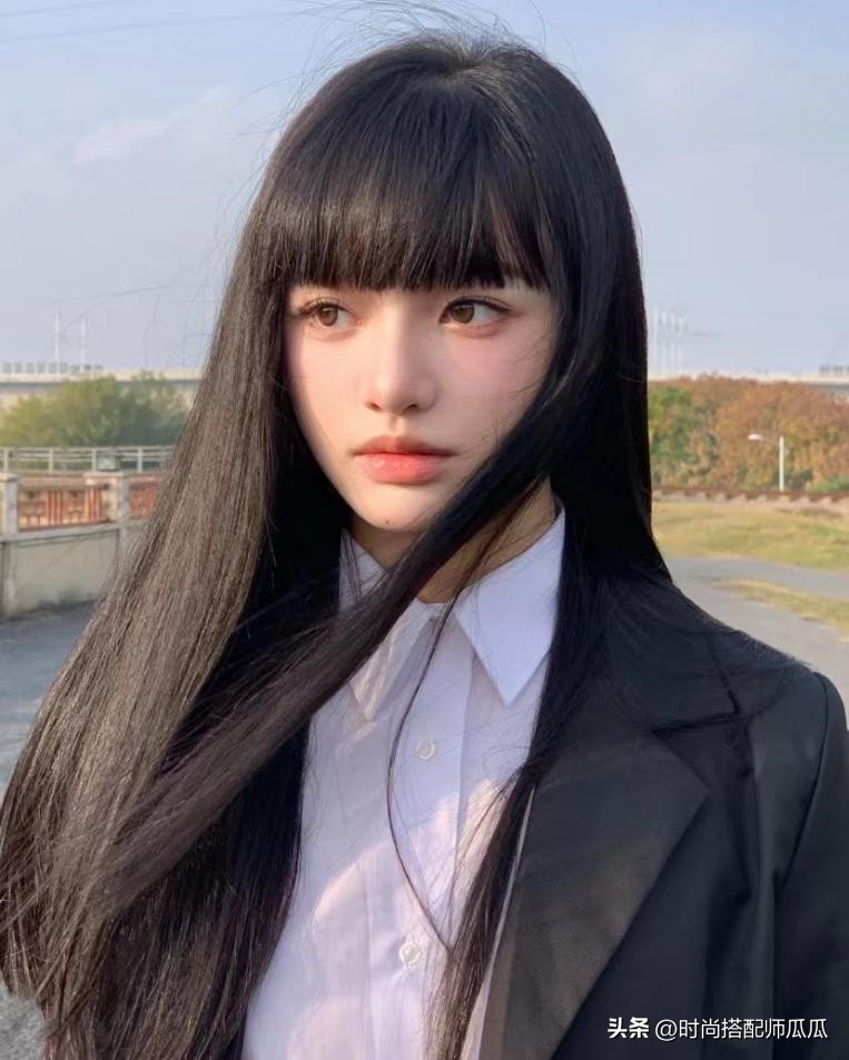 圆脸女生适合的直发,圆脸适合留中长直发吗