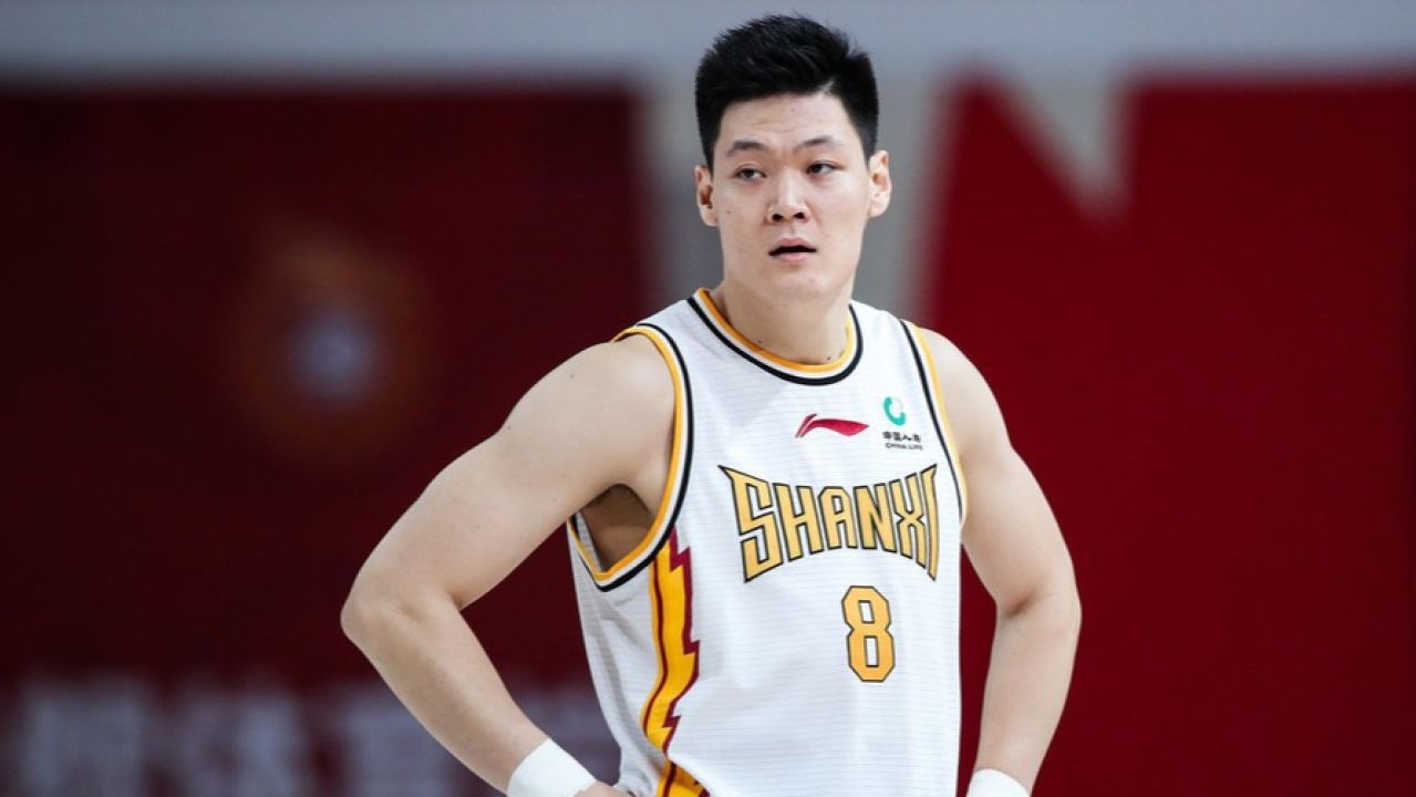 男篮官宣国家队18人集训名单，孙铭徽等多人落选，1/3是新人