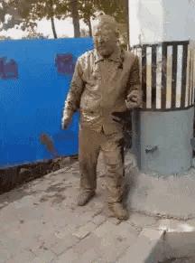 这衣服怎么穿内衣呀?不穿内衣怎么挺起来啊?