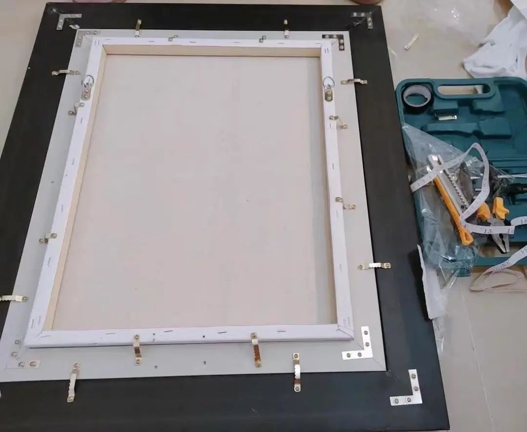 结婚照挂在卧室哪个位置好,结婚照挂在什么地方最合适