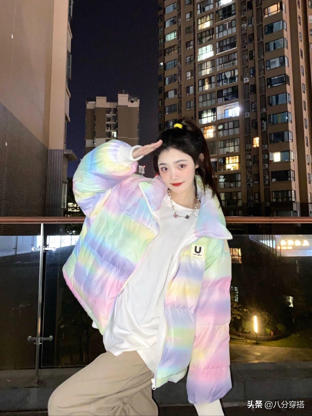 小个子短款羽绒服配什么裤子好看,小个子白色短款羽绒服