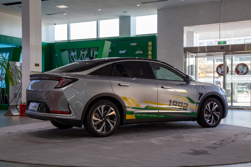 【实拍极狐阿尔法S国安版：经典黄绿配色，个性化定制销售】