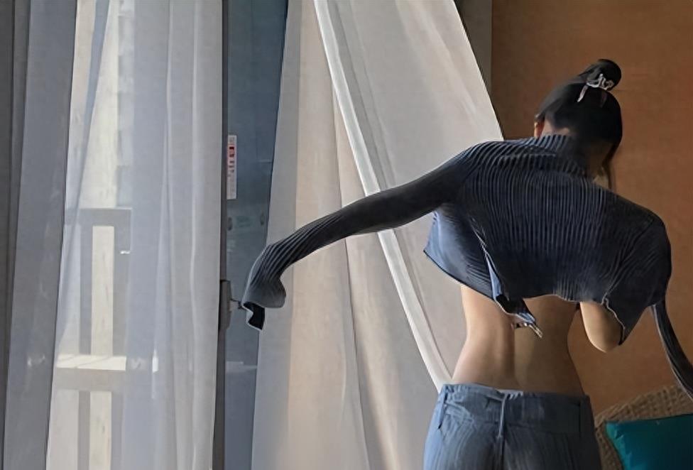 低腰超短装上衣,女低腰裤短上衣