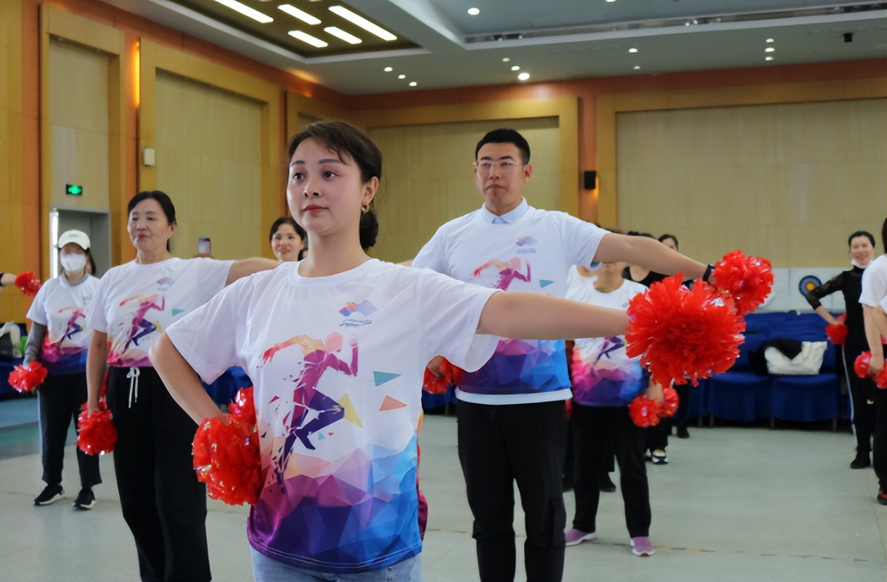 展演活动开场活跃气氛,积极参加文化展演