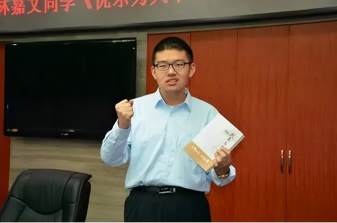 重庆17岁天才少年跳楼,17岁天才少年自尽后续