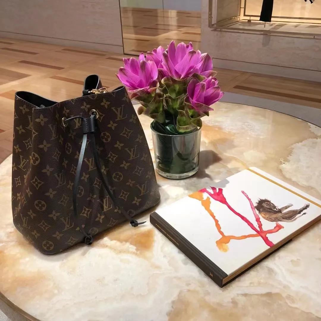 大牌实用包包小款推荐哪款,又大又实用的包包推荐品牌