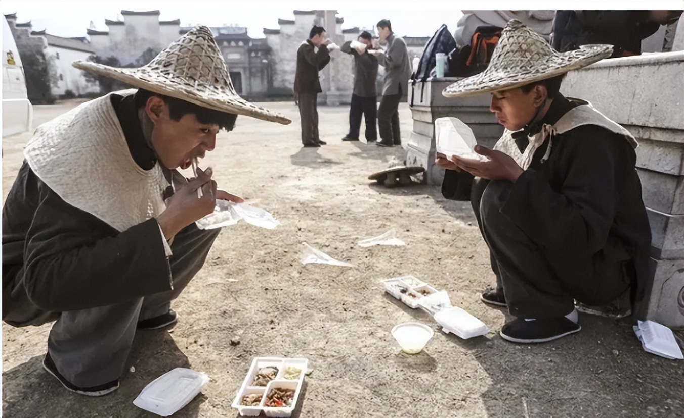 横店群演不够用了他们都在忙什么,横店20万群演现状