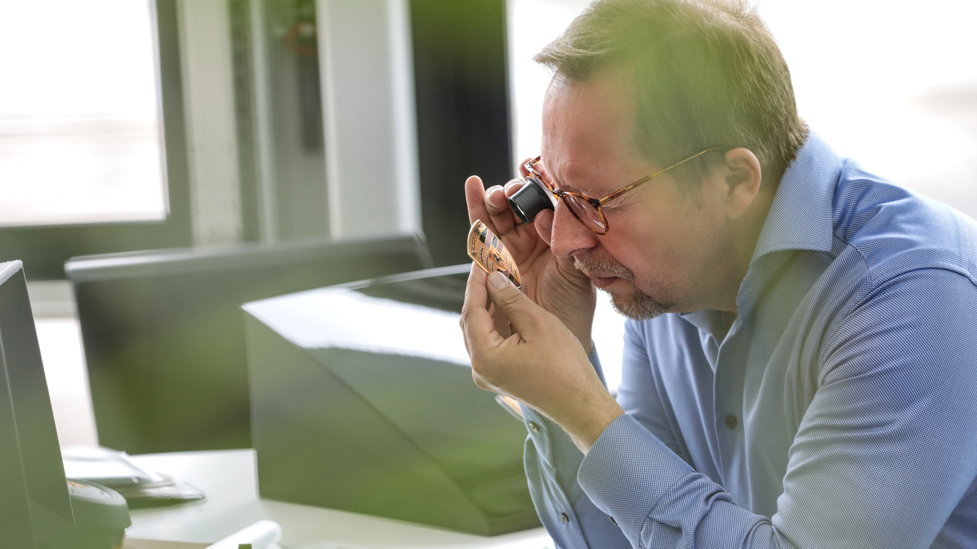 保时捷logo升级,保时捷车标进化