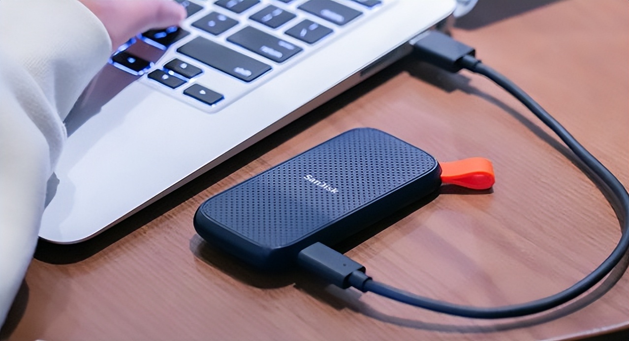 移动硬盘是机械和固态哪个好一点,移动硬盘和固态移动硬盘怎么选