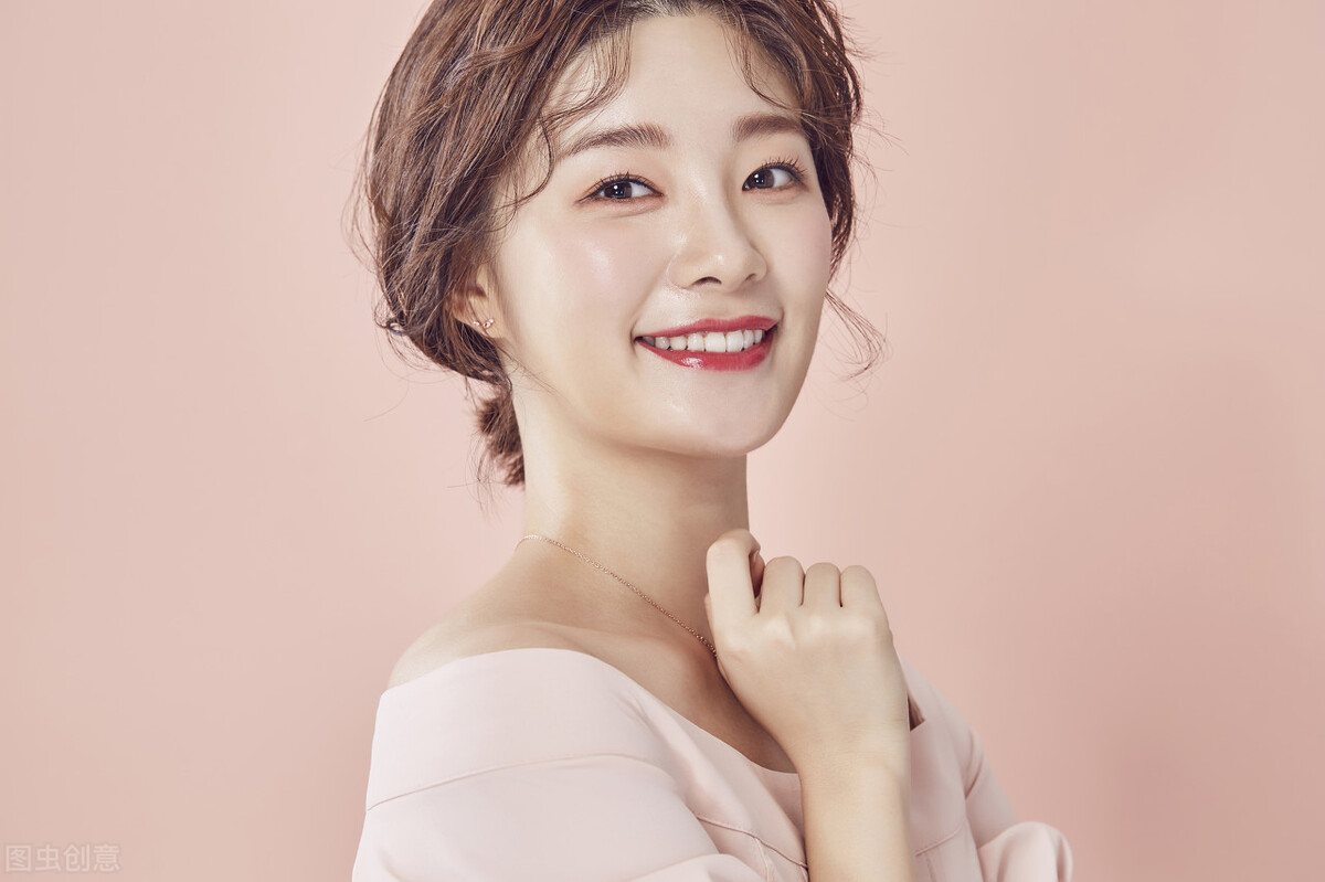 女性外阴瘙痒有异味怎么回事？