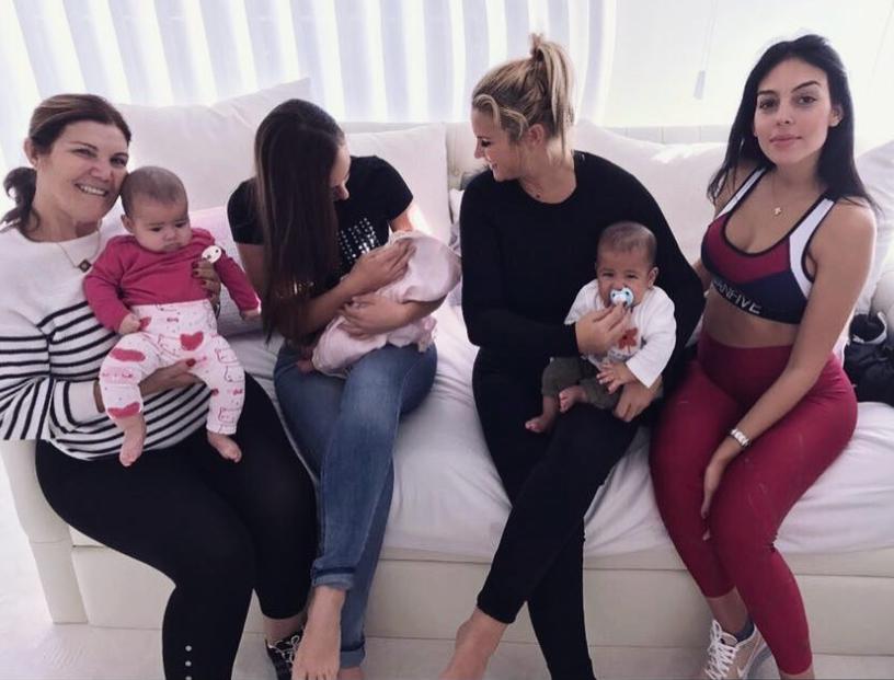 为什么c罗选了一个柜姐,c罗最重要的两个女人