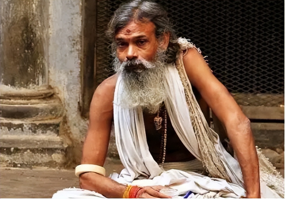 揭秘印度“圣女”真实生活：十几岁就沦为高级僧妓，结局孤独终老