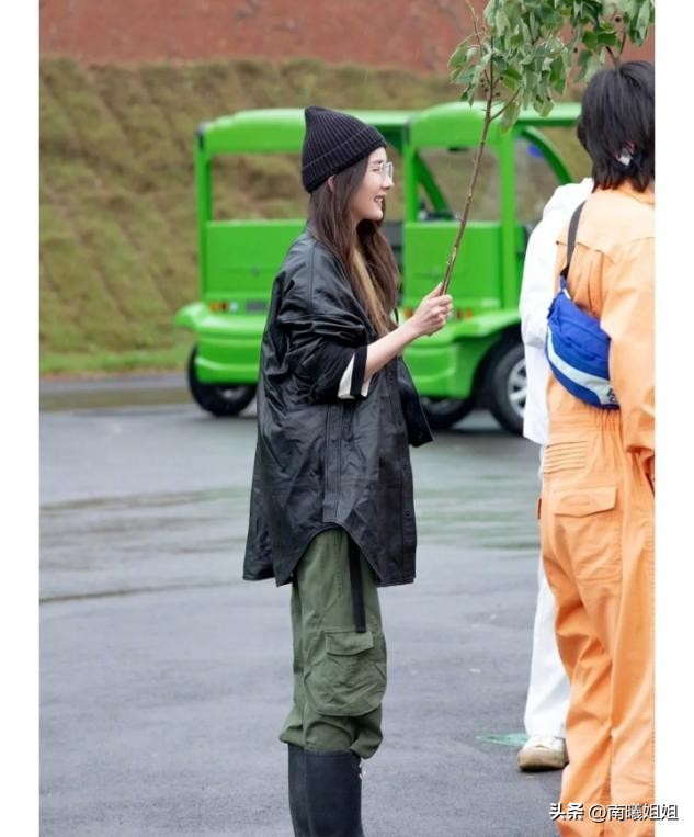 杨幂同款香奈儿雨靴,杨幂丁程鑫雨靴