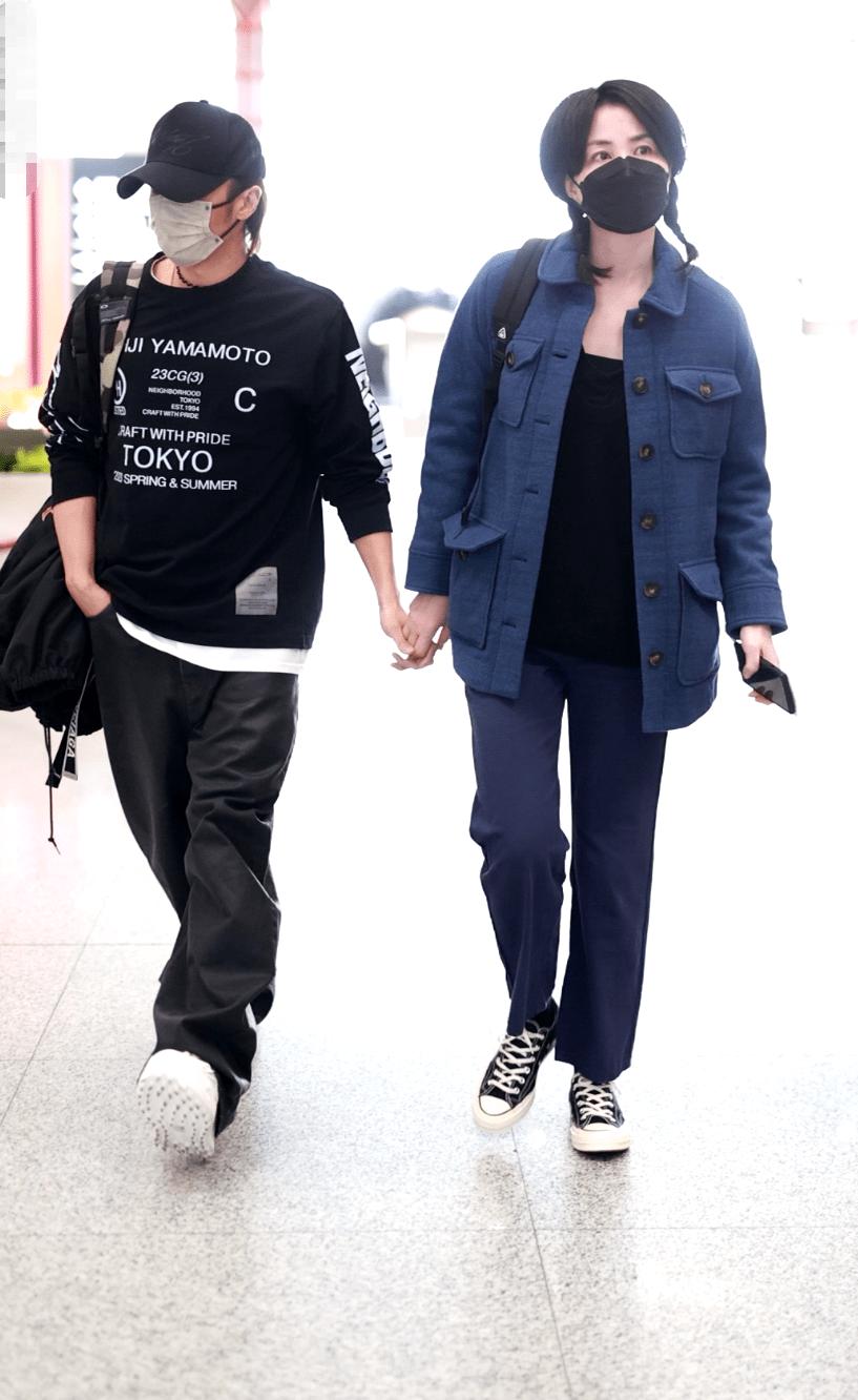 王菲谢霆锋同框画面近期,王菲谢霆锋同框被偶遇