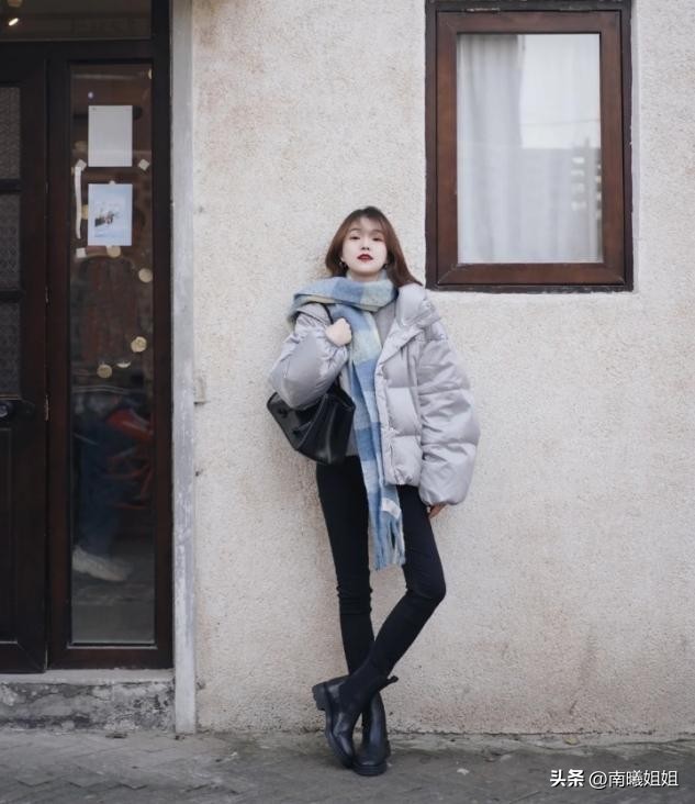 杨幂同款镂空马丁靴显腿粗吗,杨幂带火的鞋子素材